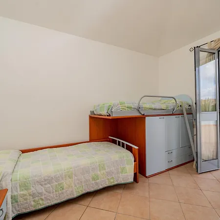 Isa-residence With Swimming-pool In Cala Girgolu, With Private Outdoor Area Lägenhetshotell
