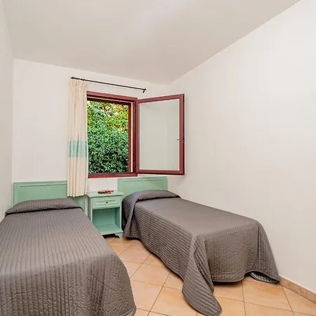 Lägenhetshotell Isa-residence With Swimming-pool In Cala Girgolu, With Private Outdoor Area