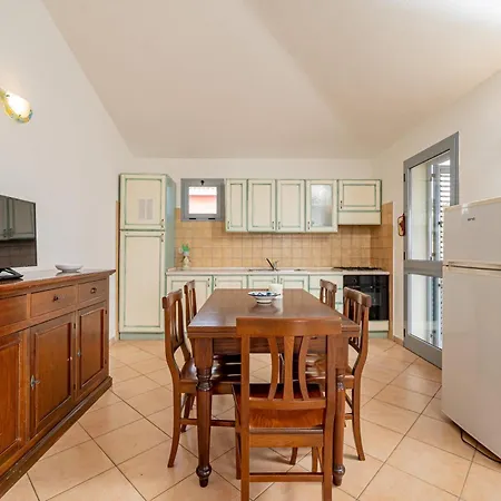 Lägenhetshotell Isa-residence With Swimming-pool In Cala Girgolu, With Private Outdoor Area